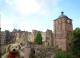 Winni vor der Schlossruine